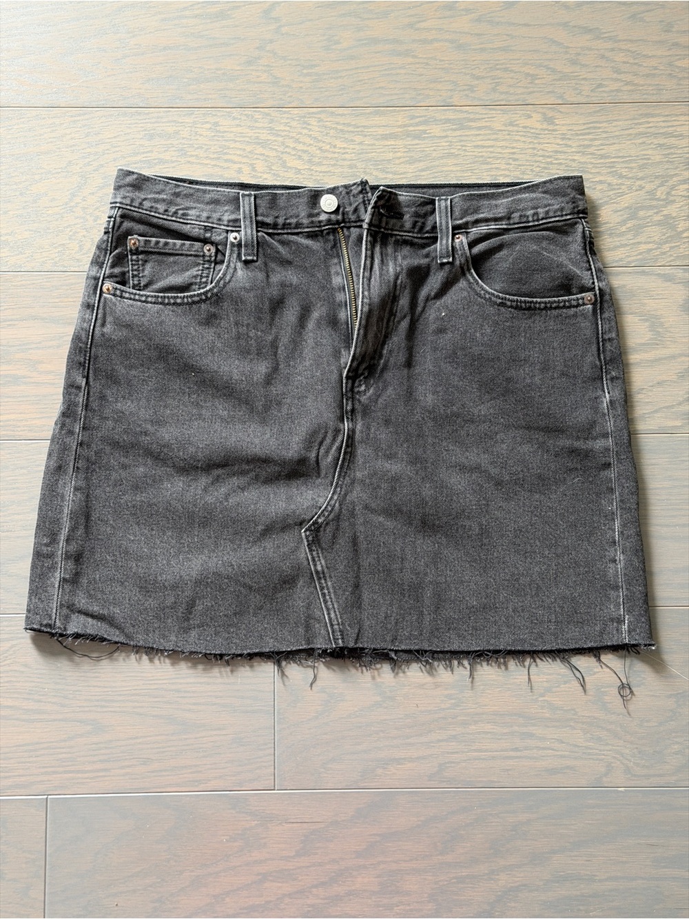 Levi’s Black Denim Mini Skirt sz 32
